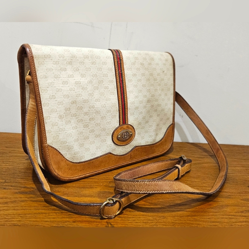Vintage Gucci Coated Canvas Signature Crossbody bag